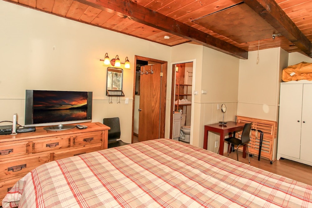 Cottage In The Pines - Great Place To Stay And Close To Everything! Slope Views! - Big Bear Lake, CA