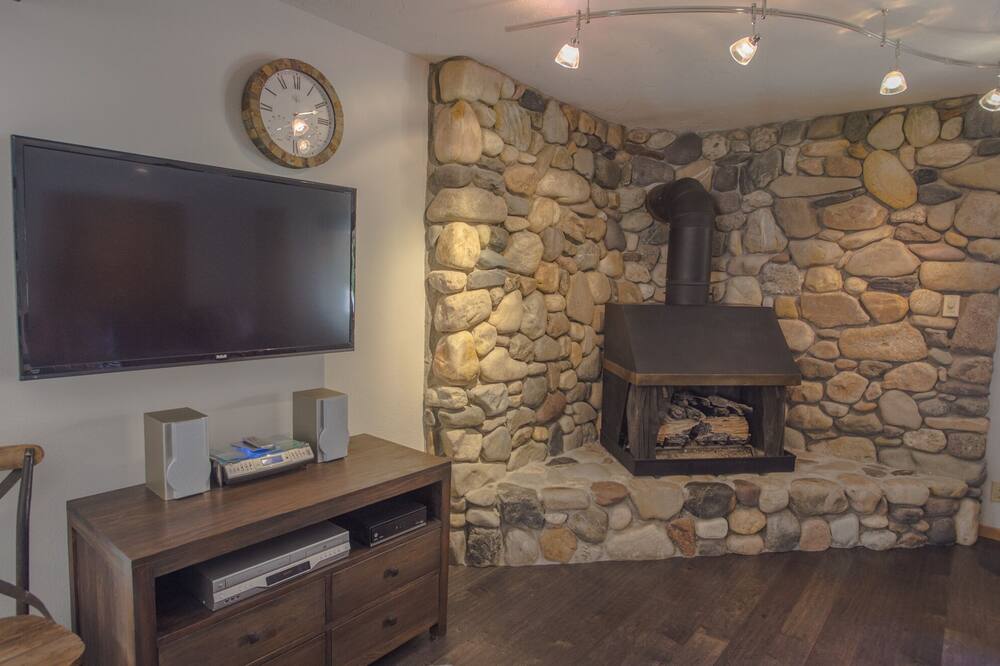 Brand New! Remodeled 2 Bed Condo. This Is The Best Location In Ketchum! - Sun Valley