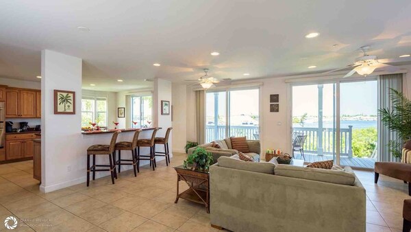 **The Commodore's Manor @ The Bight** Waterfront Home & Pool + Last Key Services - Key West, FL