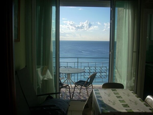 Beachfront Promenade- Nice- Central -Beautiful Studio For 2 Pers. Dream Vacation . - Nice