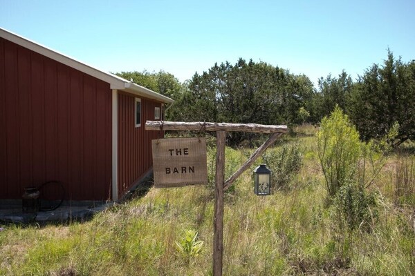 Alamo Springs- The Barn | Relaxing Retreat - Texas