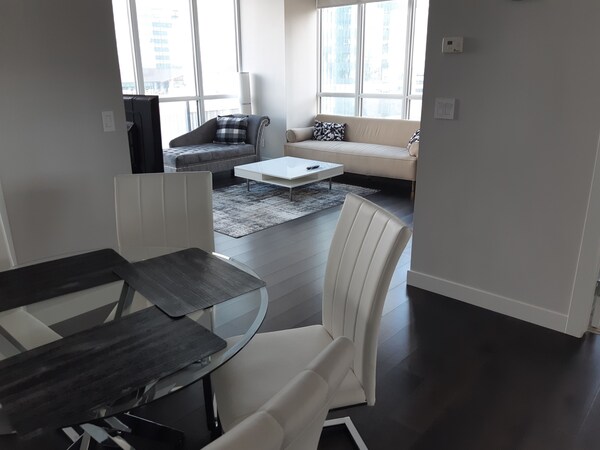 Long Term Stays-inquire!upscale Condo In  Of Dt/ice District - Edmonton