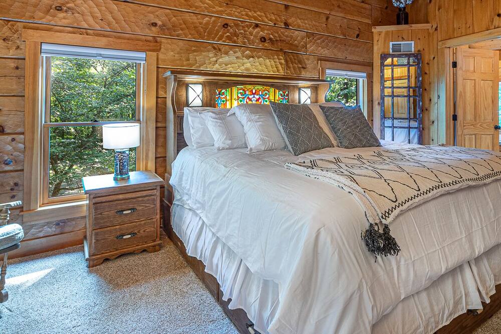 Luxury Cabin In The Woods, 2 Bedrooms Plus Loft - North Carolina