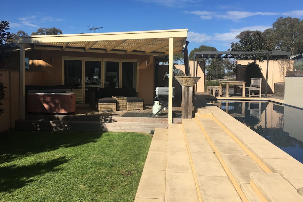 Self Contained Pool House With Spa And Pool Including Full Breakfast Provisions - Adelaide