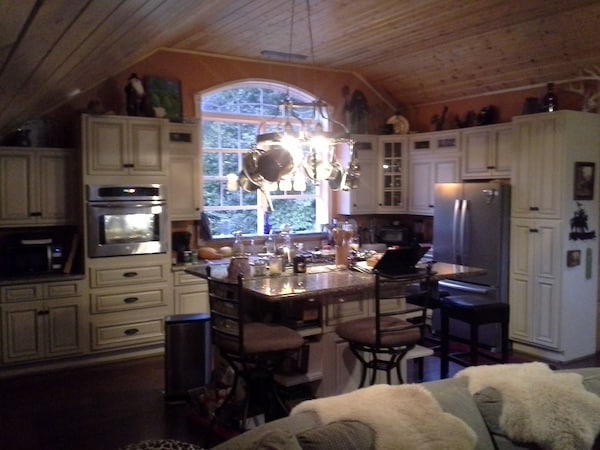 Secluded Cozy Luxurious Cabin, Gourmet Kitchen On 100 Acres W/ Miles Of Trails - West Virginia