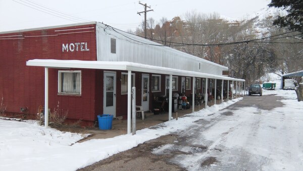1960 Motel En Carretera En País De Montaña, El Condado De Summit, Utah, Cerca De Park City - 
