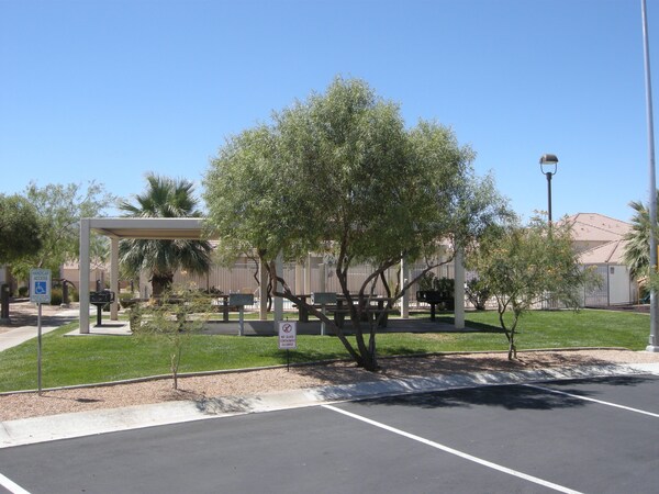Discounted Rates Sep - Dec!!!!! Quiet, Central Location .Swimming Pool Outside - Nevada