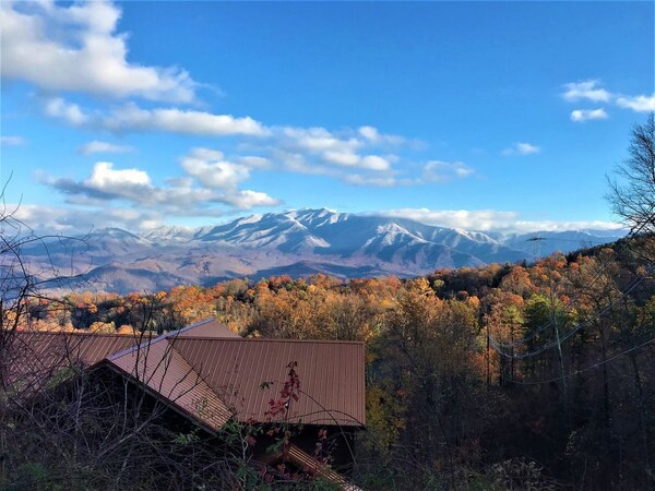 Book Your Spring Break Today On Top Of The World Looking Down On Creation! - Gatlinburg
