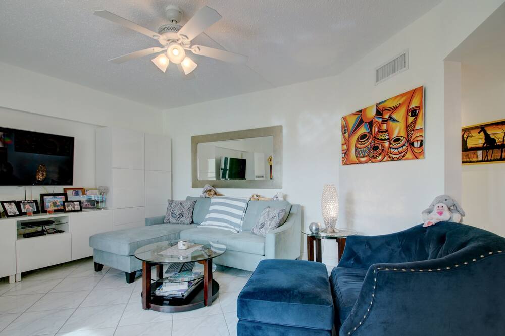 Intercoastal Living And A 5 Minute  Walk To The Beach - Fort Lauderdale