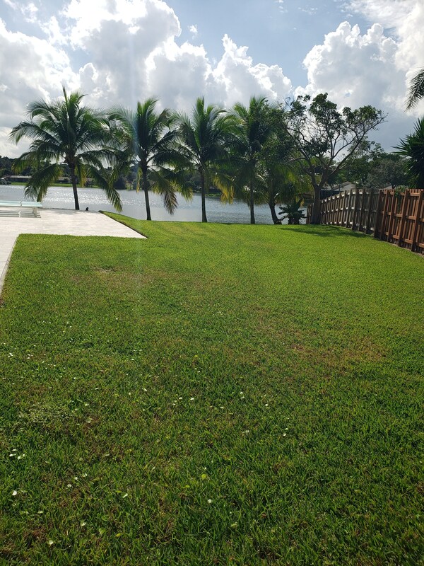 Resort (Heated Pool) Home 2 Story On Large Lake - Fort Lauderdale