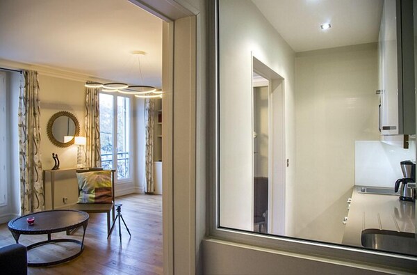 Appartement  Refait A Neuf - 3 Personnes  Vues Sur - Tour Eiffel - Champs De Mar - Neuilly-sur-Seine