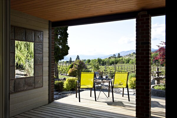 Gorgeous Suite On Gjoa's Vineyard Located In The Heart Of The Naramata Bench - Penticton