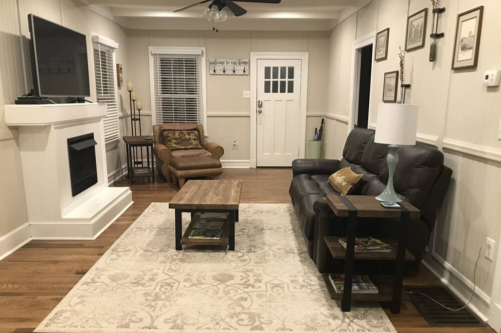 Perfect Location For Exploring! Spacious And Clean Home In The Heart Of It All! - South Carolina