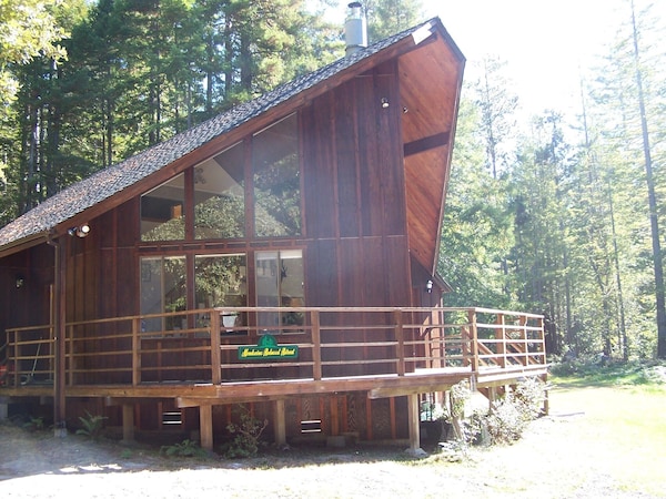 Private Mendocino Home Sits On16- Acres/ Redwood Forest  W/jacuzzi. Sleeps 6-8. - Mendocino