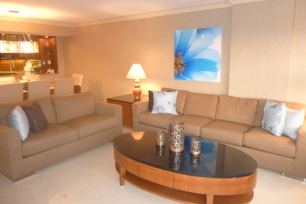 Beach Front, Large Elegant Corner Apartment 2 Bedrooms 2 Bathrooms. - Miami
