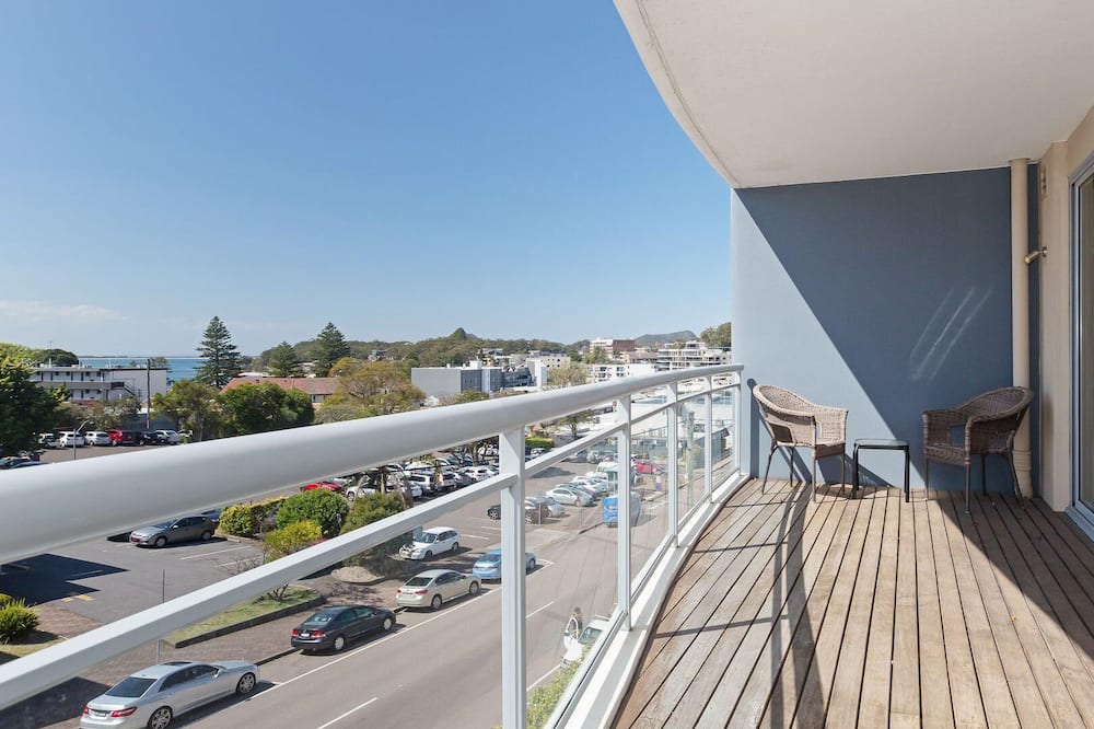 Cote D'azure, 13/61 Donald Street - Lovely Unit With Air Con, Pool, Lift And Wifi - Nelson Bay