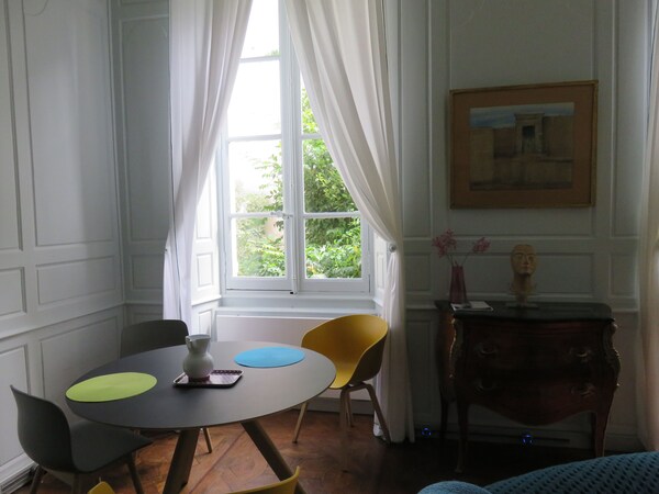 Appartement Calme Sur Jardin , Idéalement Situé Au Coeur De La Rochelle - La Rochelle
