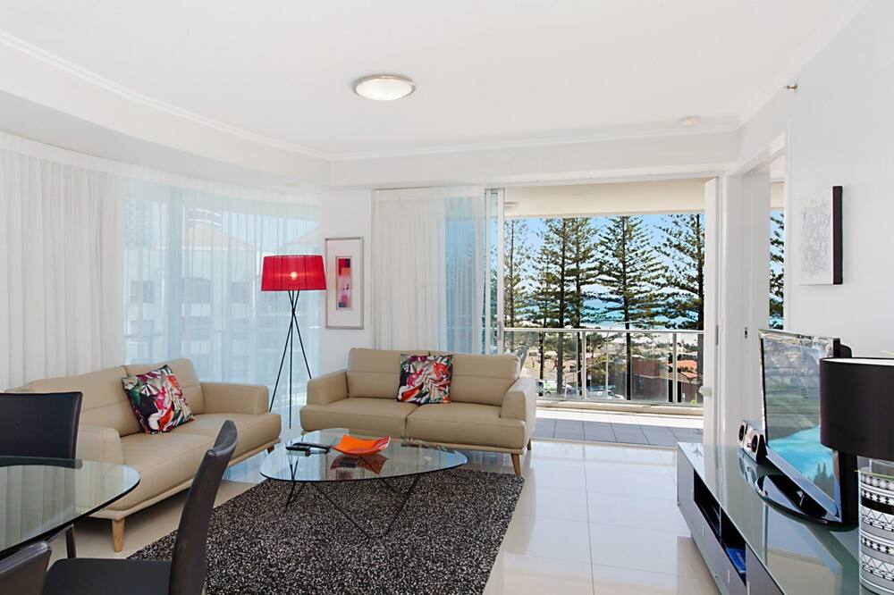 Reflections Tower 2 Unit 401- Greenmount Beachfront With Wifi Included Easy Walk To Shops, Cafes, Re - Gold Coast