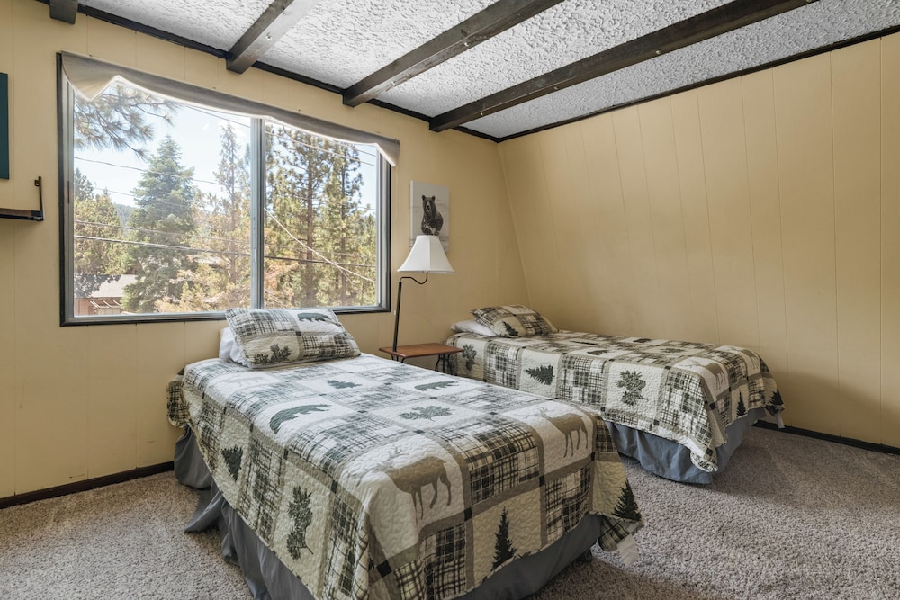 Cabin In The Pines - A Cozy Home Among The Pines With Hot Tub And Fenced Yard! - Big Bear Lake, CA