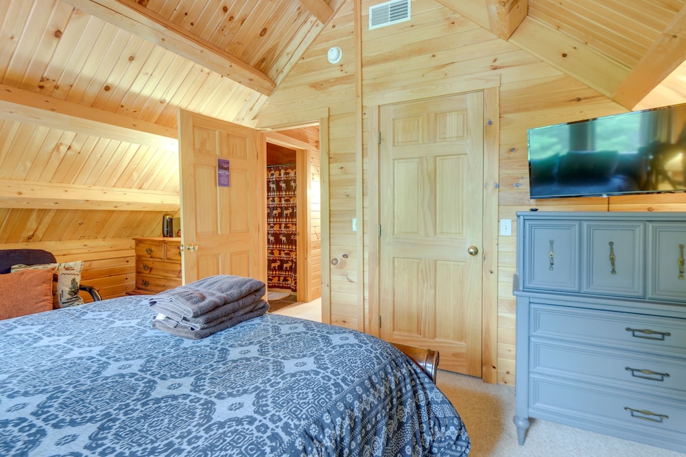 Updated Log Cabin Near Story Land & Diana's Baths! - New Hampshire (State)
