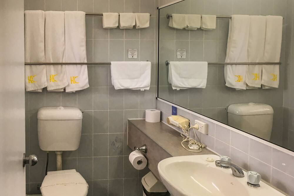 Motel Room With Bath - Cairns