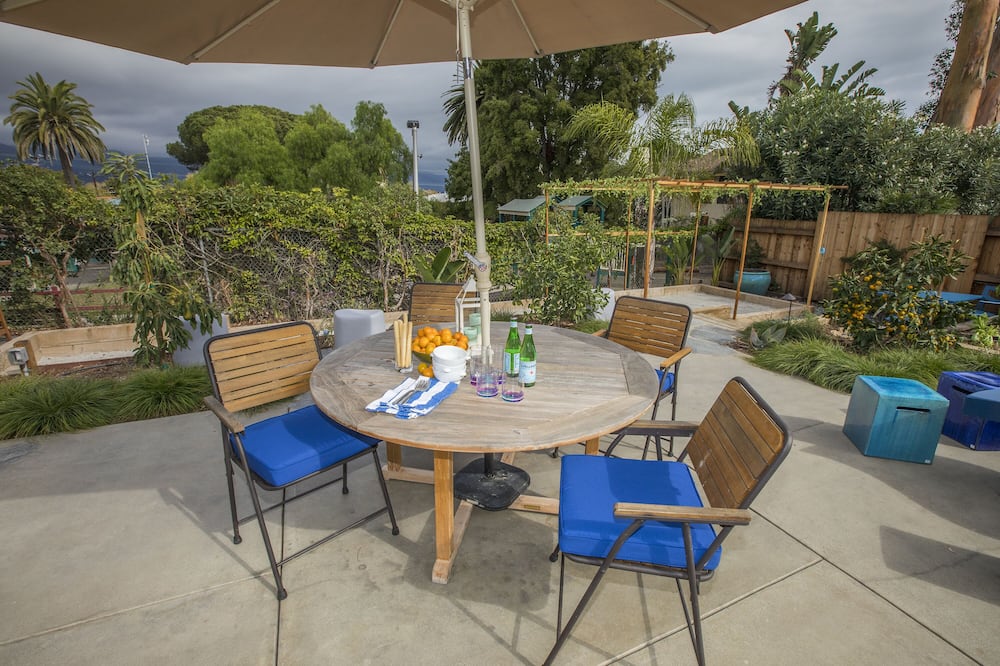 Mid-century Modern Meets Coastal Contemporary In This Stunning Mesa Home! - Santa Barbara