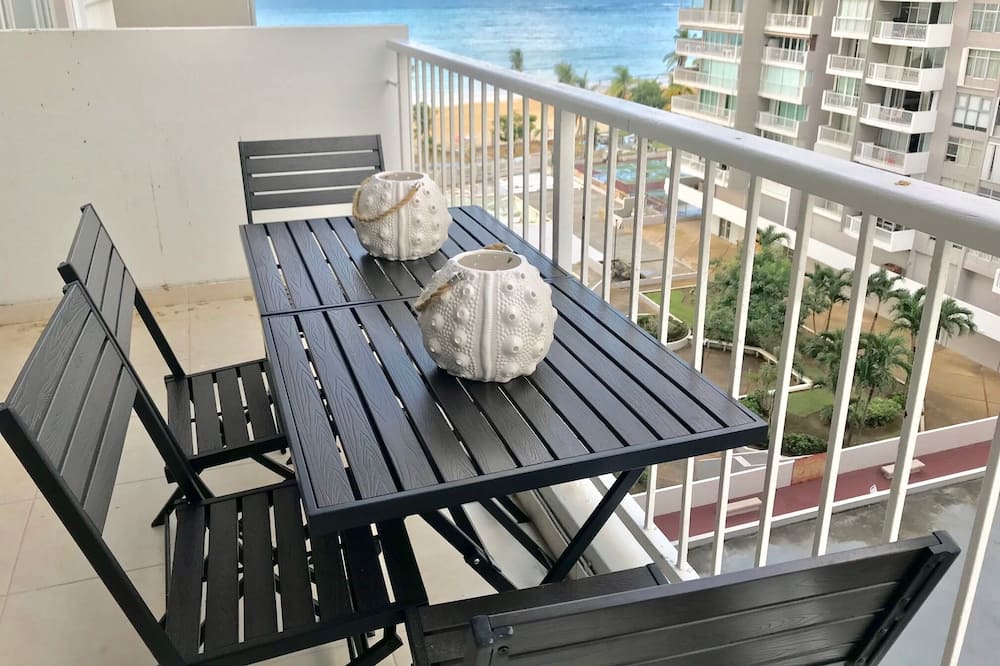 Stort 1 sovrum med tvättmaskin och torktumlare-balkong med havsutsikt, bredvid hotell - Puerto Rico