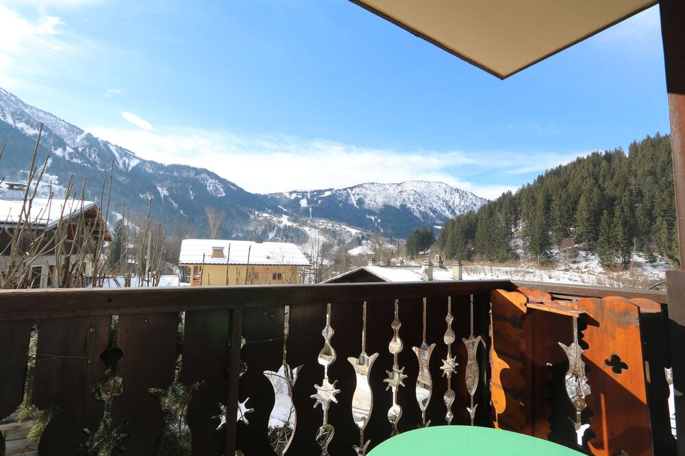 Room For 1 Persons In A Large Bed Room - Les Praz de Chamonix