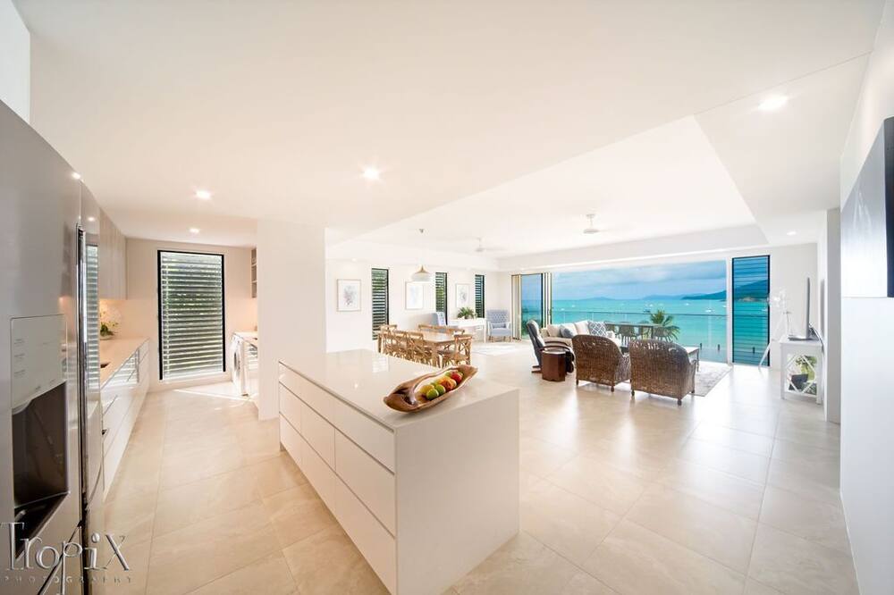 Luxury 1 Bedroom Apartment In Central Airlie With The Best Ocean Views In... - Airlie Beach
