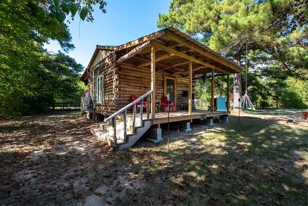 Log Cabin - Tiny House On Acreage - Texas