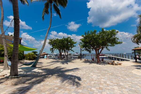 Gorgeous Moon Bay Condo--heated Pool, Beach, Tennis, Beach, Marina & More! - Key Largo
