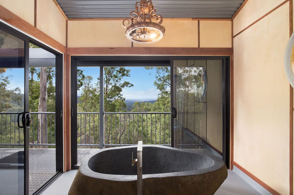 Tree House #1. Private, Stone Bath With Amazing Views To The Gold Coast.3levels. - Gold Coast