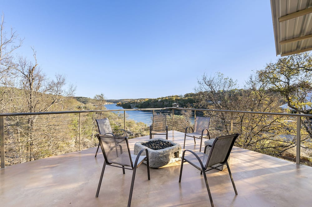 A "Willie" Nice House, With A Willie Nice View! <Br>509 East Avenue, Marble Falls - Texas