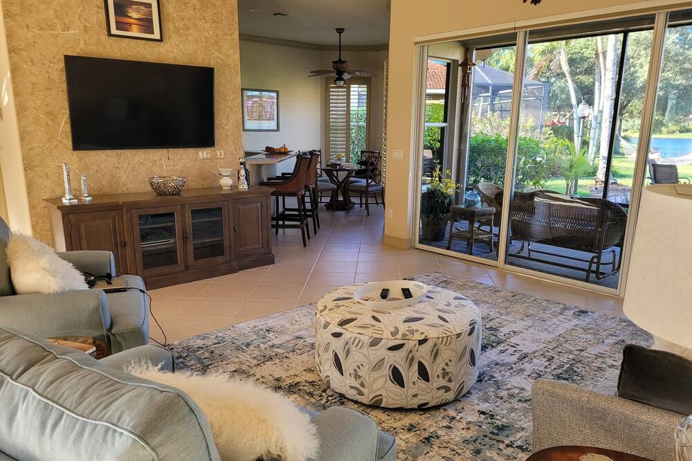 Private Oasis W/ Courtyard Pool, 10 Mi To Naples Beach! Located In Lely Resort - Naples, FL