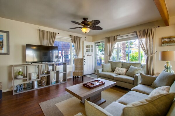 Dog-friendly Home Steps From The Beach With Patio, Fast Wifi & Washer/dryer - San Diego, CA