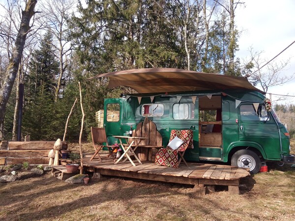 Camping Car, Spa Au Feu De Bois Dans Les Bois De Millevaches - Corrèze