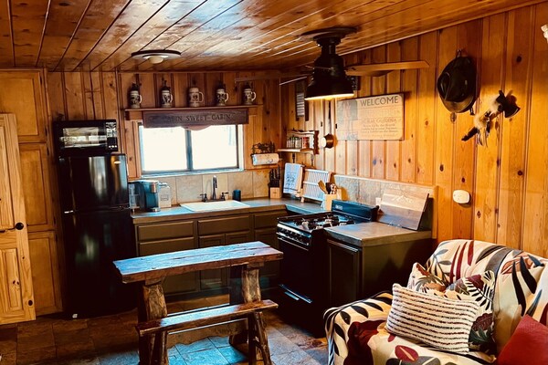 New Owner! Almost Paradise - The Perfect, Romantic Big Bear Escape With Hot Tub! - Big Bear Lake