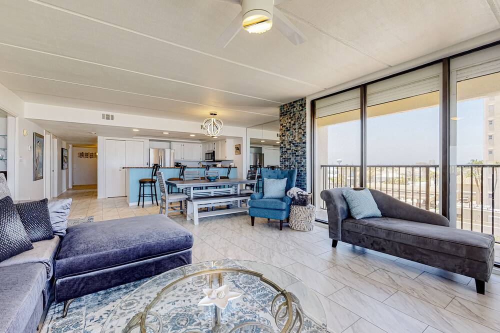 Unit 501 | gulf-view corner condo | private balcony & resort amenities - Texas