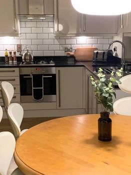 1121 Leeds Short Term and Weekly Rentals cozycozy