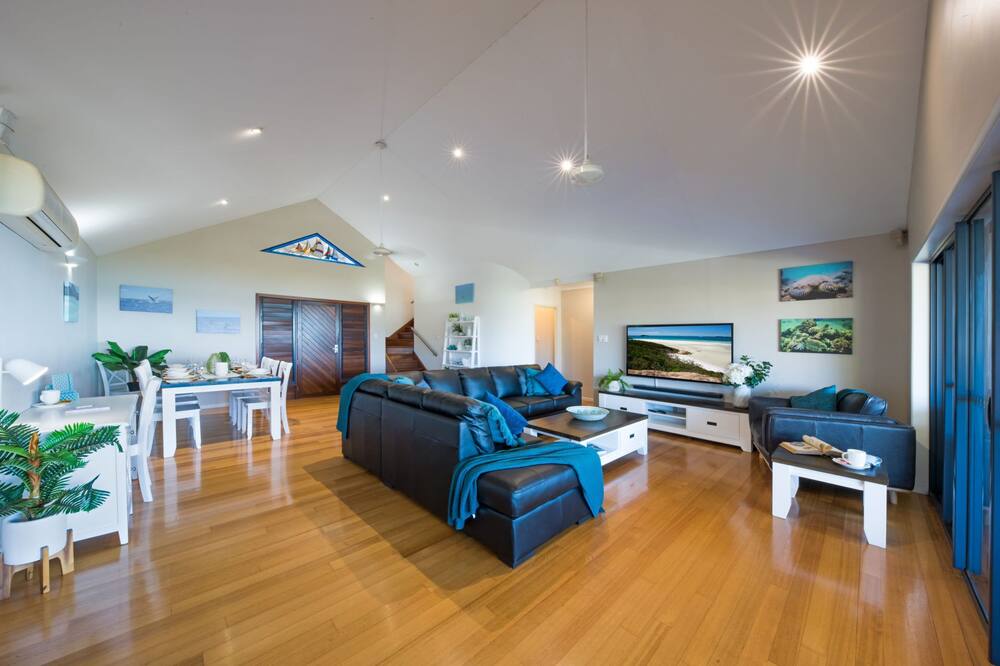 Stunning 4 Bedroom Family Holiday Home In The Heart Of Airlie Beach With... - Airlie Beach