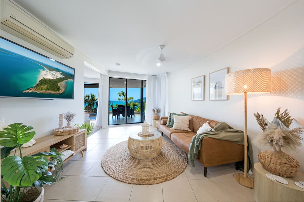 2 Bedroom Apartment In The Heart Of Airlie Beach With Beautiful Water Views. - Airlie Beach
