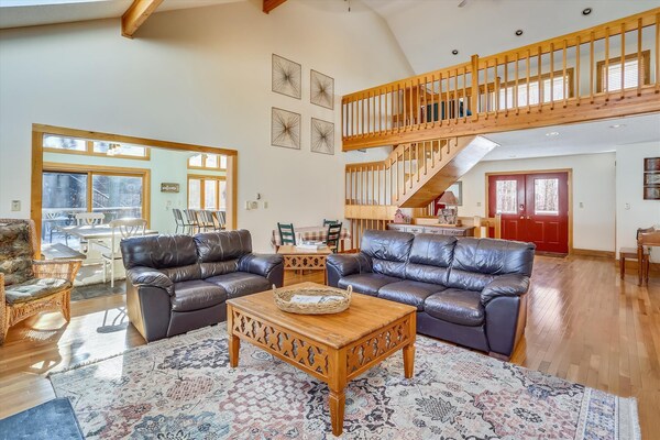 Majestic Slope Side Home Is A Skier's Paradise. Welcome To Whitetail Lodge!! - West Virginia