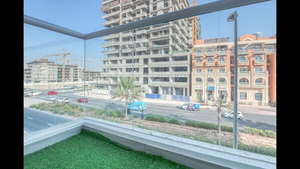 Chaima Elegantly Furnished Brand New With Balcony - Dubai