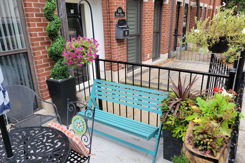 Spacious Townhome 3 Bedrooms With 2 Outdoor Patios - Chicago, IL
