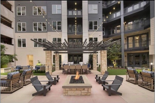 New Luxurious Resort Style Condo With Pool - Dallas, TX