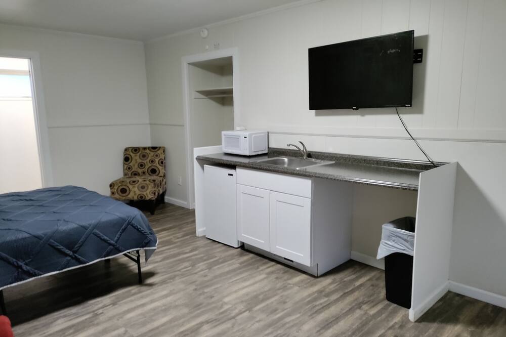 Kitchenette Suite In Small Family Owned Motel Room 17 - United States