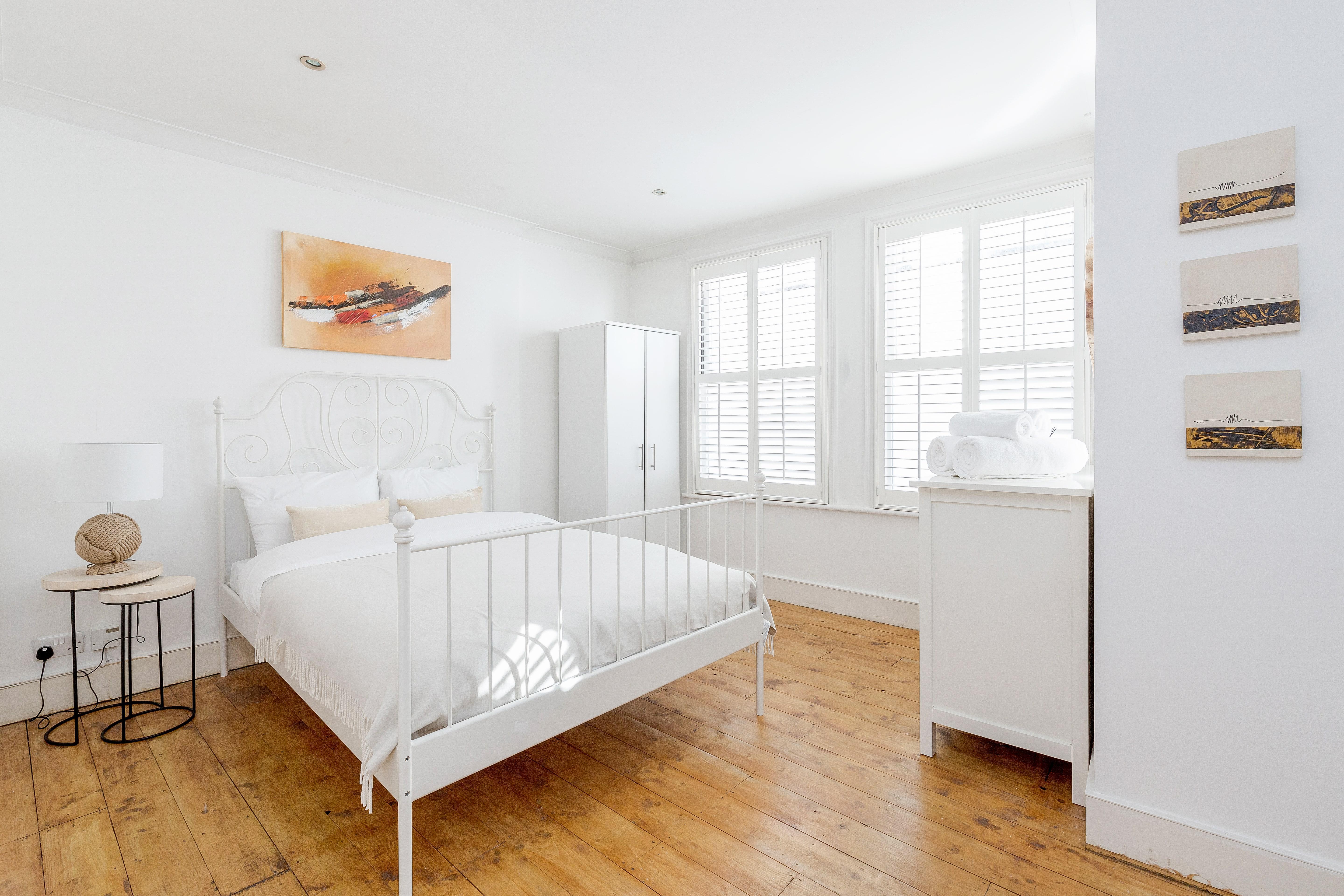 Bright Welcoming Apartment With Terrace, Fulham 3 bed - Fulham