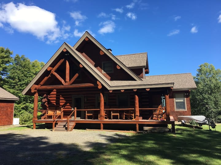 On Trail Gorgeous Clean 4 Bed 1 Bath Log Home - New Hampshire (State)