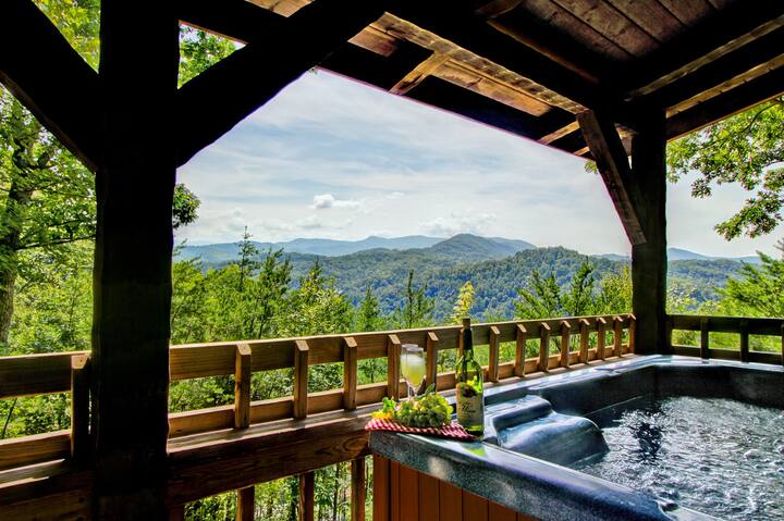 Wildwood has it all! Hot tub, pool table, and mountain views! - Gatlinburg