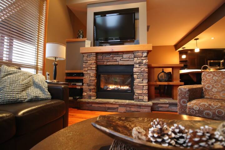 The Residences 2 Bedroom Luxury Purcell Plus Condo- With Pool Table - Fairmont Hot Springs